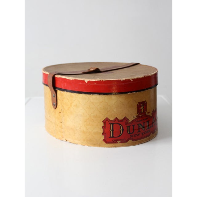 Farmhouse Vintage 1930s Dunlap New York Hat Box With Leather Strap For Sale - Image 3 of 16