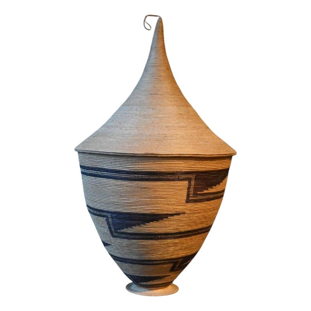 Igiseke Tutsi Basket with Lid on Stand, Rwanda / Burundi, Early 20th Century For Sale