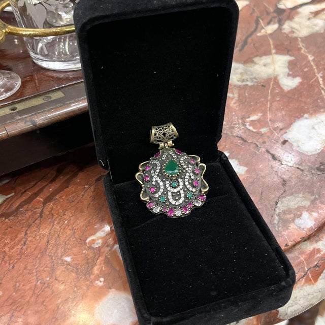 Boho Chic Ottoman 925 Sterling Silver Pendant in Cubic Zirconia, Emerald Root and Ruby R​root, 2000s, Italy For Sale - Image 3 of 18
