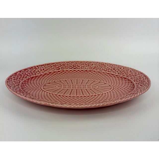 Bordallo Pinheiro Vintage Bordallo Pinheiro Caldas Da Rainha Pink Basketweave Leaves 15" Majolica Platter For Sale - Image 4 of 6
