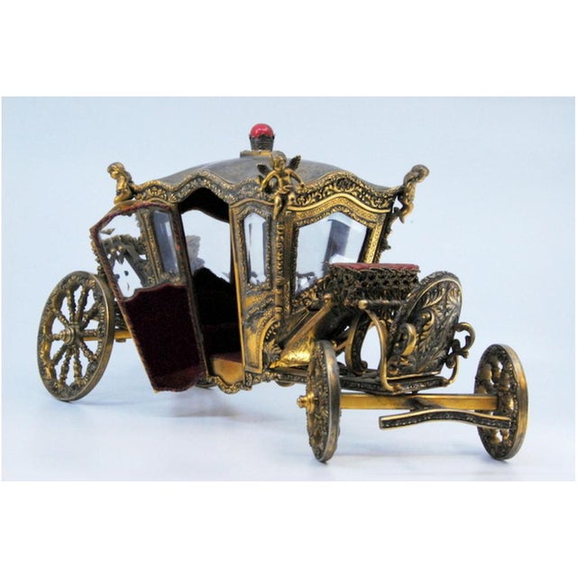 Silver-Gilt Carriage with Portuguese Coat of Arms Engravings, Garlands, Angelic Figures and Glass Applications For Sale - Image 6 of 11