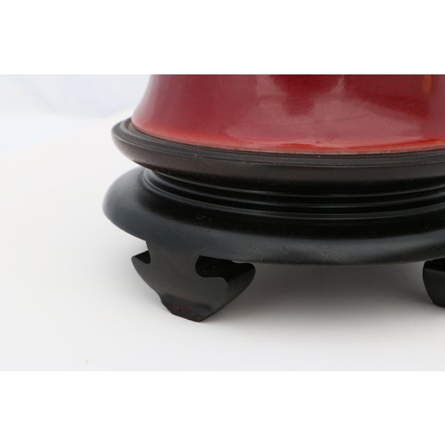 Red Mid 20th Century Chinoiserie Oxblood Red Sang De Boeuf Porcelain Ginger Jar Table Lamp For Sale - Image 8 of 11