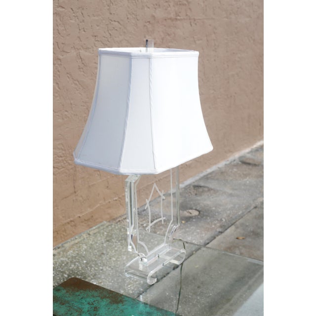 Contemporary Vintage Lucite Pagoda Table Lamp For Sale - Image 3 of 11