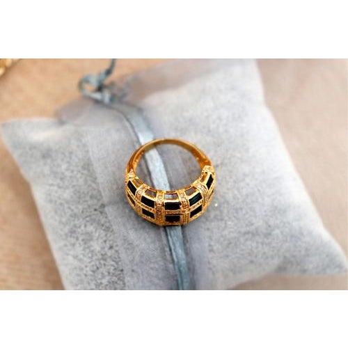 Gold Ring with Brilliant-Cut Diamonds For Sale - Image 4 of 7