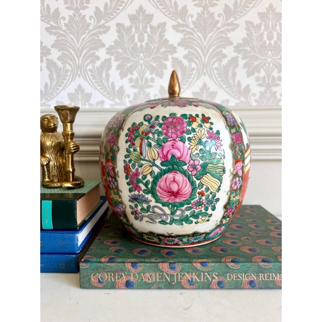 Chinoiserie Pair of Vintage Rose Medallion Covered Melon Jars With Brass Finials For Sale - Image 3 of 6