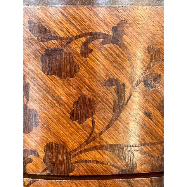 French Louis XV Style Fine Kingwood and Marquetry Ormolu Mounted Bombe Commode For Sale - Image 10 of 11