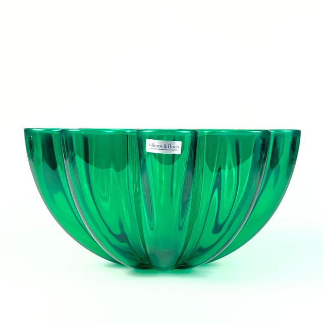 Villeroy & Boch Vintage Oversized Villeroy & Boch 'Neptun' Emerald Green Fluted Crystal Bowl, Made in Germany For Sale - Image 4 of 10