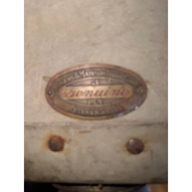 Rogers and Madison Antique Cream Victory Steamer Cabin Trunk Storage Coffee Table For Sale In Minneapolis - Image 6 of 10