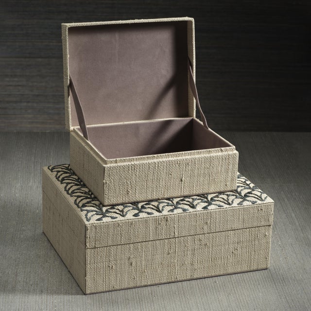 2020s Canaria Petals Natural Fiber Raffia Decorative Box For Sale - Image 5 of 8