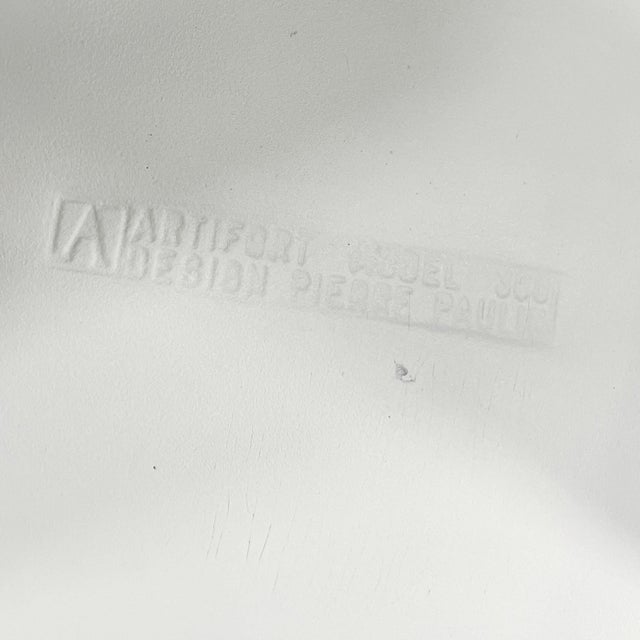 White F300 Armchair in Fiberglass by Pierre Paulin for Artifort, 1960s For Sale - Image 8 of 9