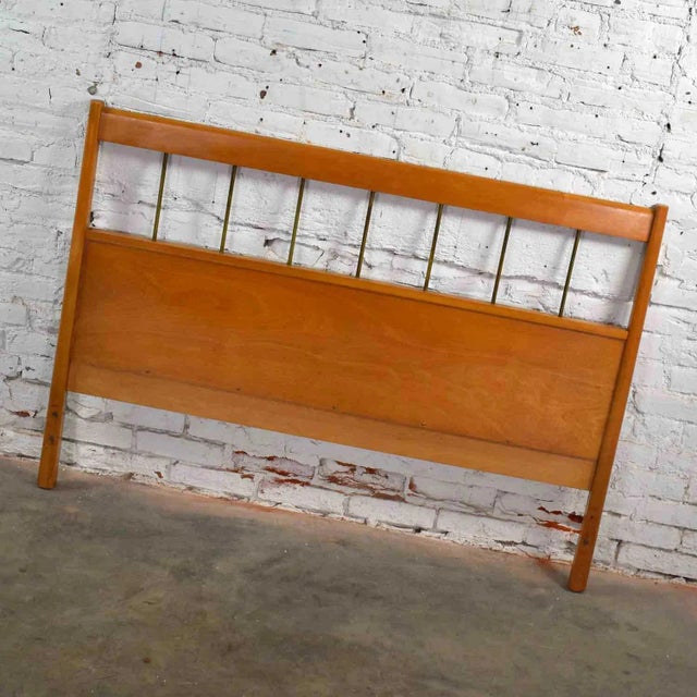 Handsome yet simple full-size headboard from the Planner Group designed by Paul McCobb for Winchendon. It is in fabulous...