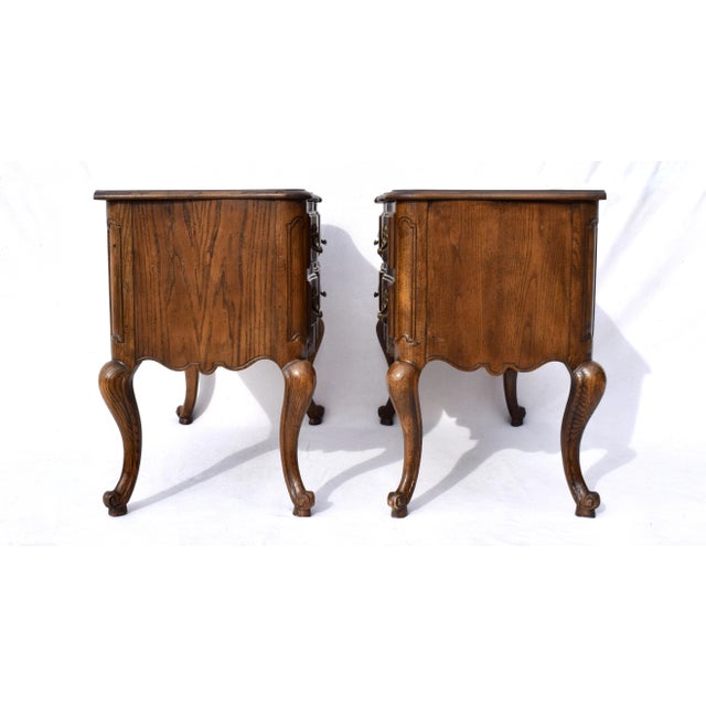 Wood Baker Furniture French Louis XV Serpentine Commodes, Tiger Oak, 1960s For Sale - Image 7 of 12