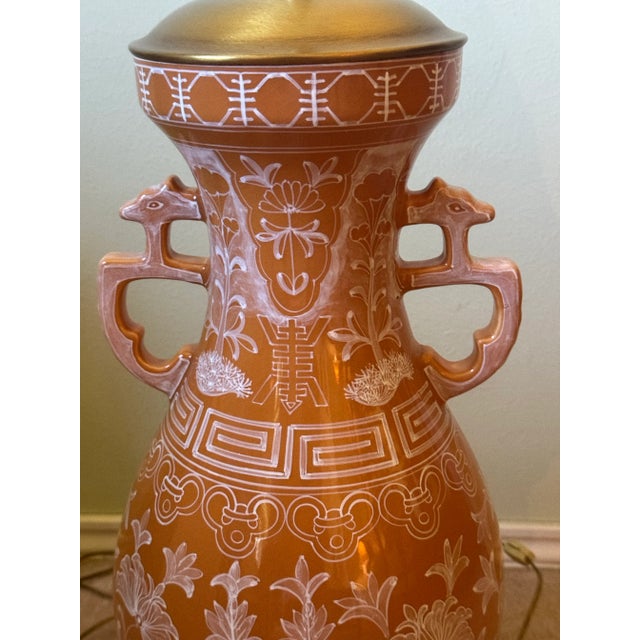 1960s Hollywood Regency Ceramic Lamp, Pale Orange With White Chinoiserie Decoration. Terra Cotta Base. Original Lampshade With Greek Key Tape Trim For Sale In Dallas - Image 6 of 9