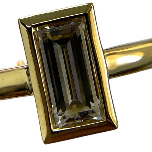 18k Yellow Gold Bezel Baguette Diamond Ring, Size 6.5 For Sale In New York - Image 6 of 6