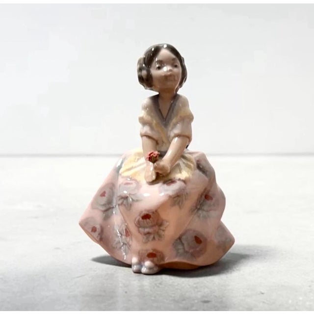 Cream Figurine by Salvador Debón for Lladró For Sale - Image 8 of 8