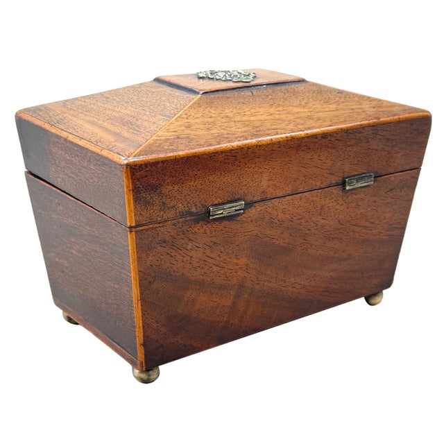 18th Century Georgian Sarcophagus-Shaped Mahogany Tea Caddy For Sale - Image 4 of 11