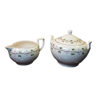 Vintage 1990 Wedgwood "Green Leaf" Queen's Ware Sugar & Creamer Set For Sale