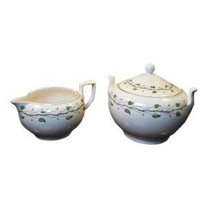 Vintage 1990 Wedgwood "Green Leaf" Queen's Ware Sugar & Creamer Set