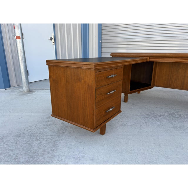 1960s Mid-Century Modern Walnut L-Shaped Executive Desk With Black Laminate Top For Sale - Image 10 of 16