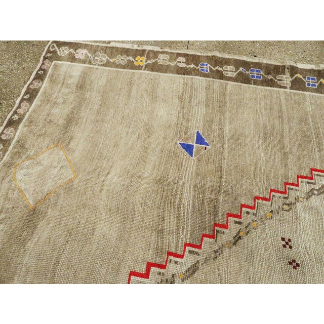 Galerie Shabab Collection Mid-20th Century Turkish Anatolian Carpet For Sale - Image 9 of 10
