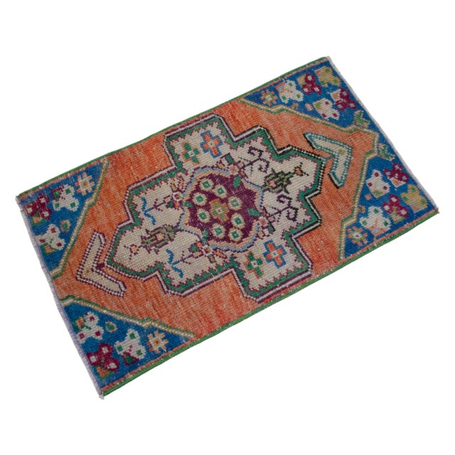 1970s Hand Knotted Small Oushak Rug Mini Rug Mat Entry Decor Bath Mat - 1'7" X 2'9" For Sale - Image 6 of 12