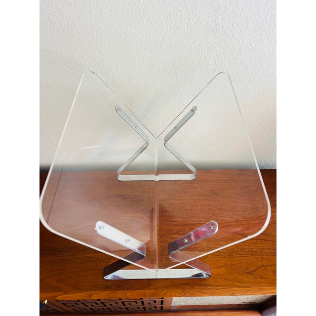 Mid-Century Modern 1970s Milo Baughman Style Chrome and Lucite Magazine Holder For Sale - Image 3 of 12