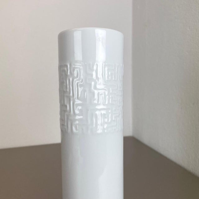 Abstract Porcelain Vase attributed to Cuno Fischer for Rosenthal, Germany, 1980s For Sale - Image 13 of 18