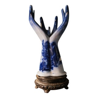 Vintage Blue and White Porcelain Chinoiserie Flow Blue Hands Sculpture Vase on Ornate Base For Sale