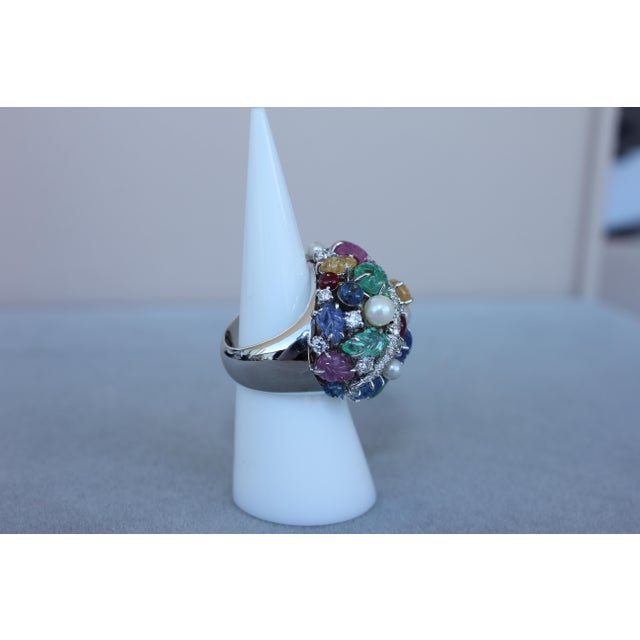 Multi Colors Sapphires Emeralds Ruby Diamond Scavia Unique 18k White Gold Ring, Size 6 For Sale - Image 11 of 18