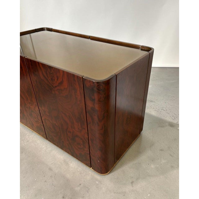 Mid-Century Modern Dry Bar in Walnut Root and Brass with Mirrored Top, Italy, 1970 For Sale - Image 3 of 18