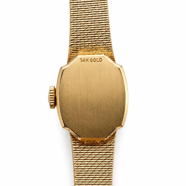 A dazzling vision of Swiss luxury and timeless prestige, this classic ladies Omega timepiece is sculpted in luminous solid...