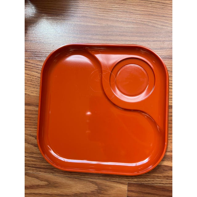 1970s 1970s 4 Mug and 4Plate Ingrid Ltd. Chicago Orange/Terracotta Melamine Set - 8 pcs For Sale - Image 5 of 10