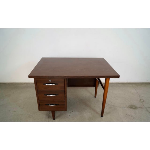 American of Martinsville 1960’s Mid-Century Modern Executive Desk by High Point For Sale - Image 4 of 12