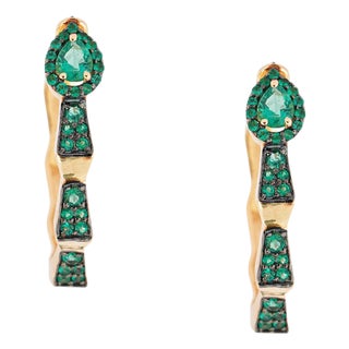 Natural emerald 0.81cts earring in 18k gold For Sale
