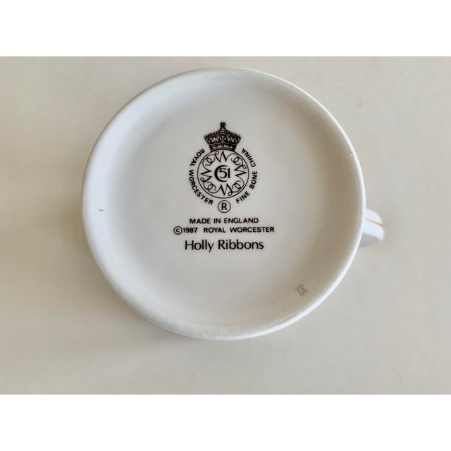 1980s Vintage 1987 Royal Worcester Christmas Holiday Mug "Holly Ribbons" For Sale - Image 5 of 5