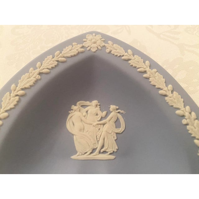 Wedgwood Spade Tray White on Pale Blue Made in England Late 20th Century Mint Condition. For Sale In Denver - Image 6 of 11