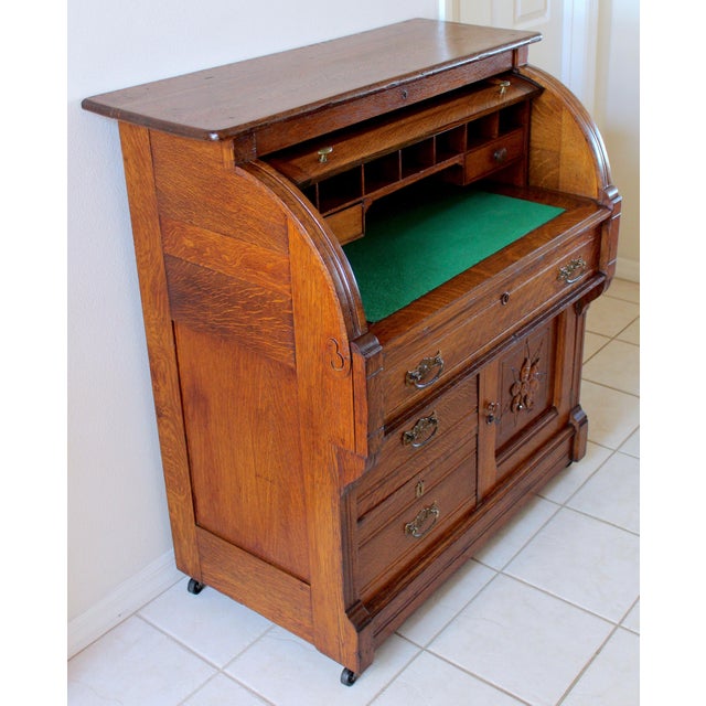 American Antique Quarter-Sawn Tiger Oak Roll Top Secretary Desk With Carved Floral Cabinet & Original Key, C. 1900–1915 For Sale - Image 3 of 17