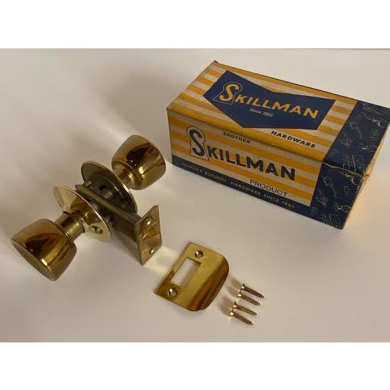 1960s Skillman brand Passage doorknob set. Skillman "Tulip" style. Old Stock/Never Been Used in Box with original screws...