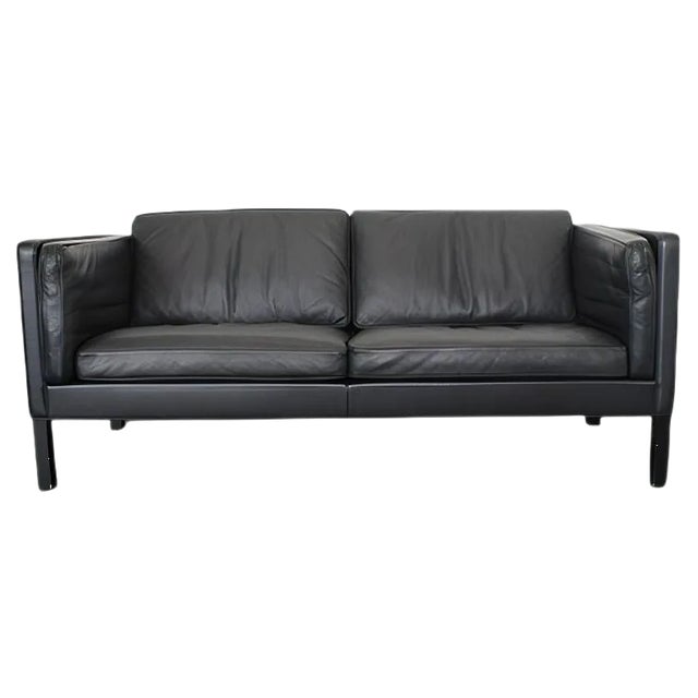 Model 2332 Sofa in Leather by Børge Mogensen for Fredericia For Sale
