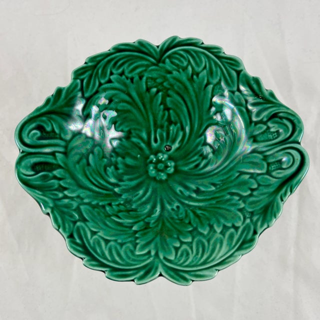 Majolica Acanthus Leaf Green Glazed English Majolica Pedestal Vide-Poche For Sale - Image 4 of 11