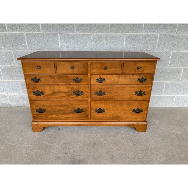 English Ethan Allen 1776 Collection 6 Drawer Maple Double Dresser & Mirror For Sale - Image 3 of 10