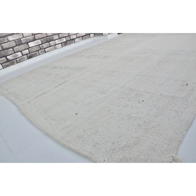 Beige 1960s Beige Handmade Traditional Turkish Kilim Rug For Sale - Image 8 of 11