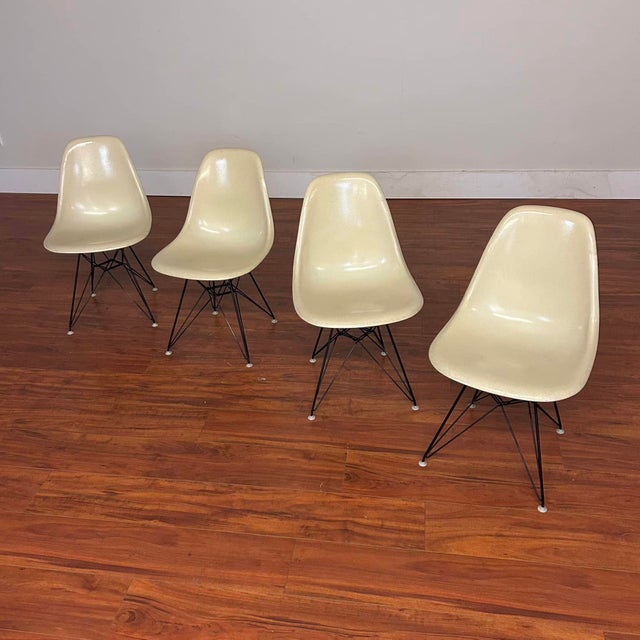 Mid-Century Modern Eames Vintage Dsr Fiberglass Dining Chairs Set of 4 For Sale - Image 3 of 12
