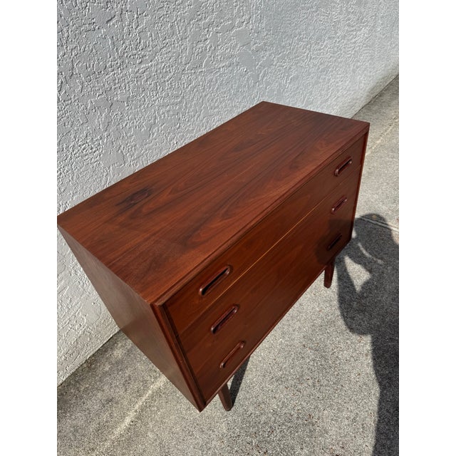 Brown 1960s Jack Cartwright for Founders Mid Century Modern Danish Style 3 Drawer Chest of Drawers, Attributed For Sale - Image 8 of 11