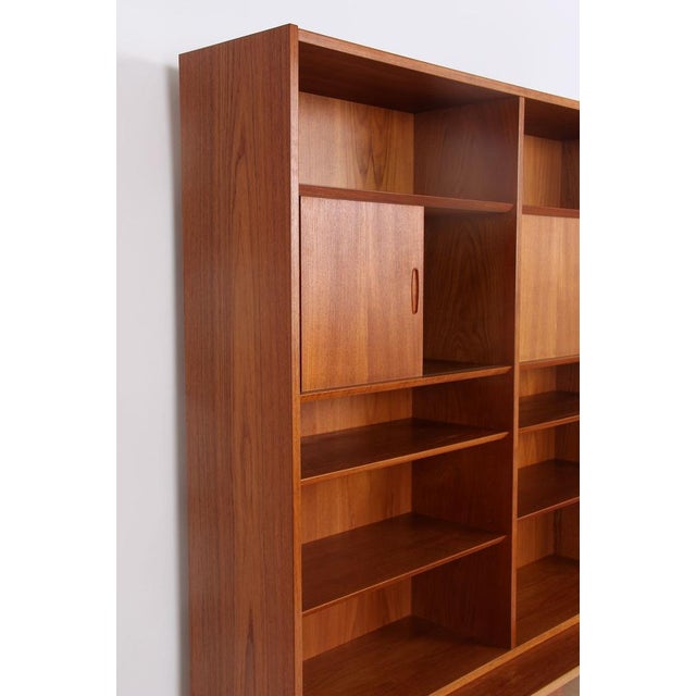 Wood Teak Bookshelf with Doors and Shelves by Carlo Jensen for Hundevad & Co., 1960s, Set of 2 For Sale - Image 7 of 12