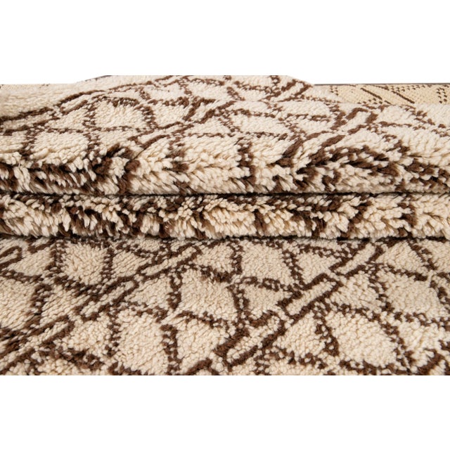21st Century Contemporary Ivory Moroccan Tribal Wool Rug For Sale In New York - Image 6 of 13
