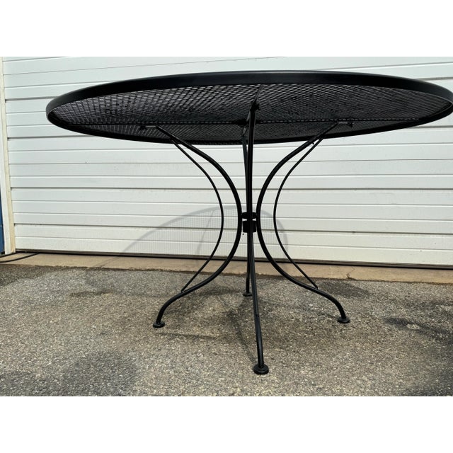 Metal Mid-Century Outdoor Iron Attributed to Salterini Round 48" Dining Table For Sale - Image 7 of 12