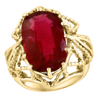 10 Carat Oval Cut Natural Pink Tourmaline 14 Karat Yellow Gold Ring For Sale