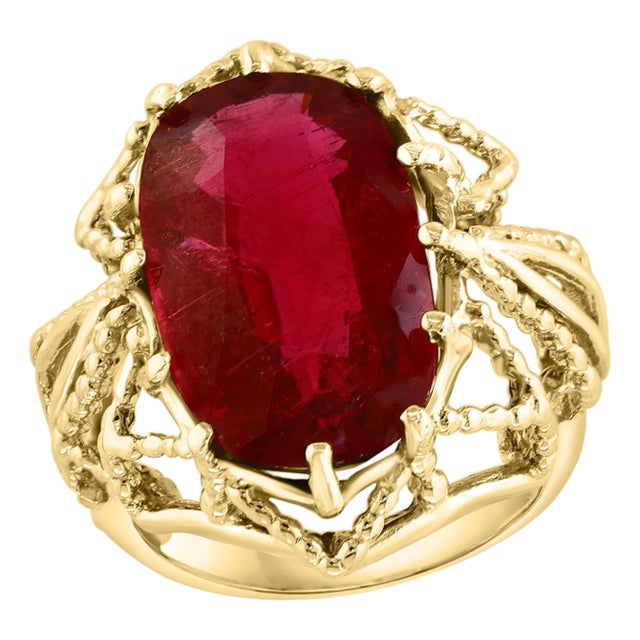 10 Carat Oval Cut Natural Pink Tourmaline 14 Karat Yellow Gold Ring For Sale