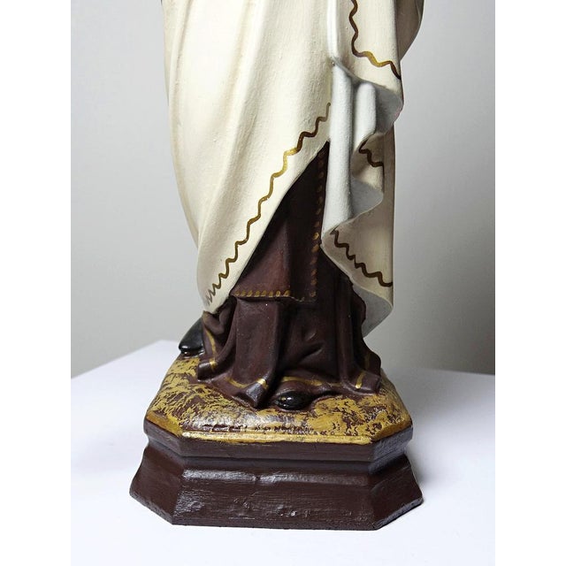 Stucco Statuette of Our Lady of Mount Carmel from Olot, 1920-1930 For Sale - Image 9 of 16